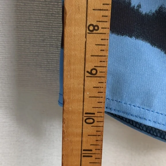 Volcom Men's Long 4 Way Stretch Board Shorts Size 36 Like New - Picture 8 of 8